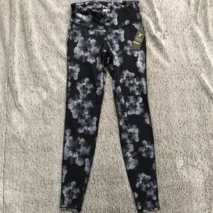 Old Navy running “Go-Dry” mid rise leggings